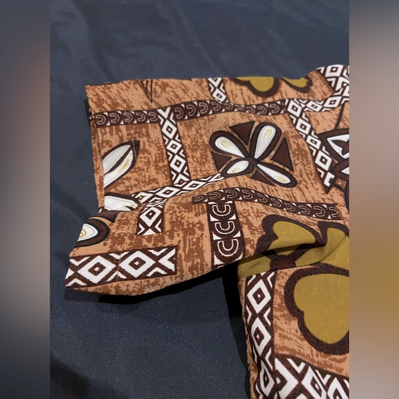 Roundy Bay Men’s Hawaiian Shirt - Picture 4 of 9